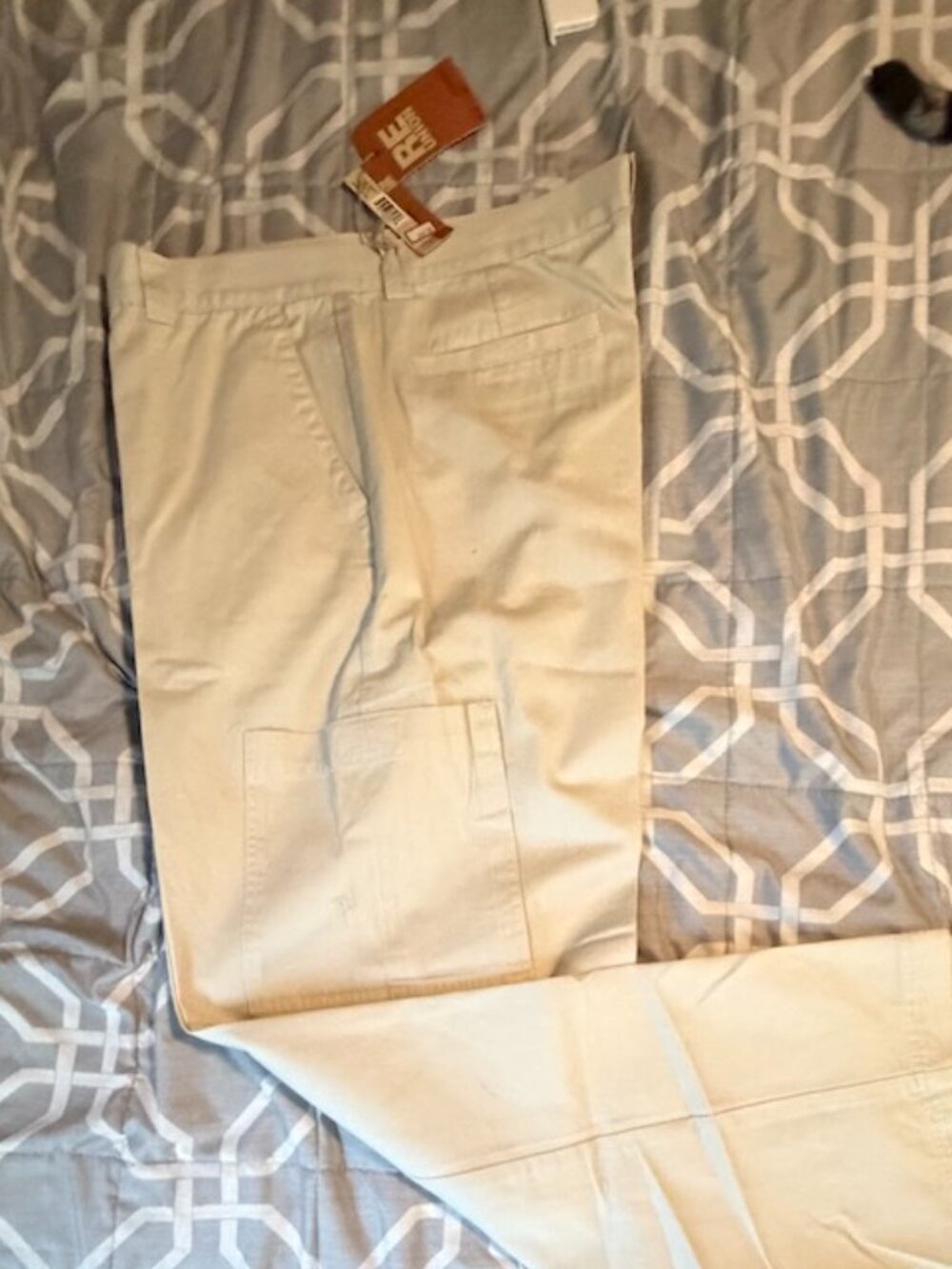 RE UNION Men’s Classic Cargo Pants in a versatile beige/khaki NWT